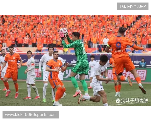 全场统治赛场的足球巨星凭借卓越表现带领球队走向胜利