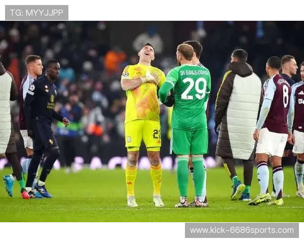 足球场上撞人的球星名场面背后：他的冲撞为何成为热议焦点