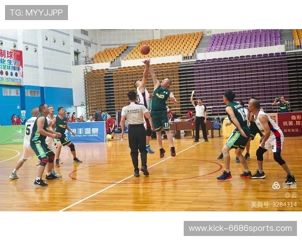 足球巨星畅游上海夜景 璀璨灯火下尽显风采与魅力 足球巨星畅游上海夜景 璀璨灯火下尽显风采与魅力